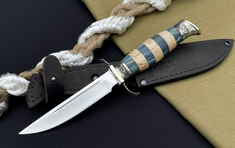 "Финка НКВД": сталь - Х12МФ (кованая); рукоять - карельская береза