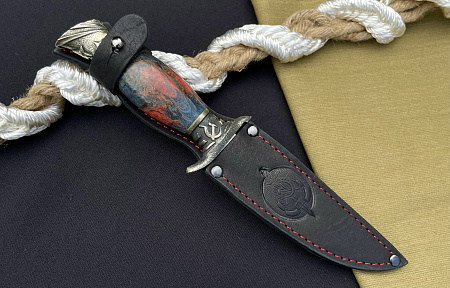 "Финка НКВД": сталь - Х12МФ (кованая); рукоять - карельская береза