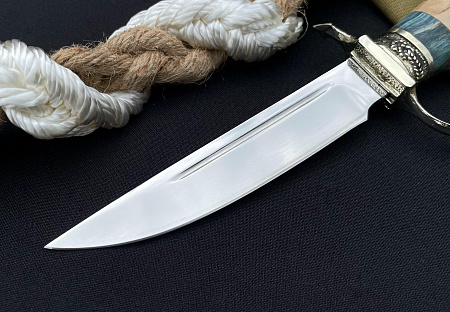 "Финка НКВД": сталь - Х12МФ (кованая); рукоять - карельская береза