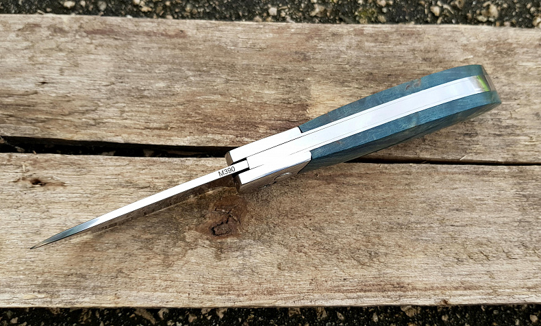 Выкидной нож "Рысь": сталь - Bohler М390; рукоять - карельская береза